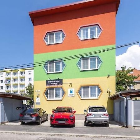 Cozy Apartment Near Hockey & Football Arena Bratislava Buitenkant foto