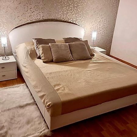 Cozy Apartment Near Hockey & Football Arena Bratislava Buitenkant foto