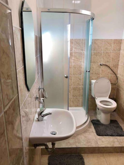 Cozy Apartment Near Hockey & Football Arena Bratislava Buitenkant foto