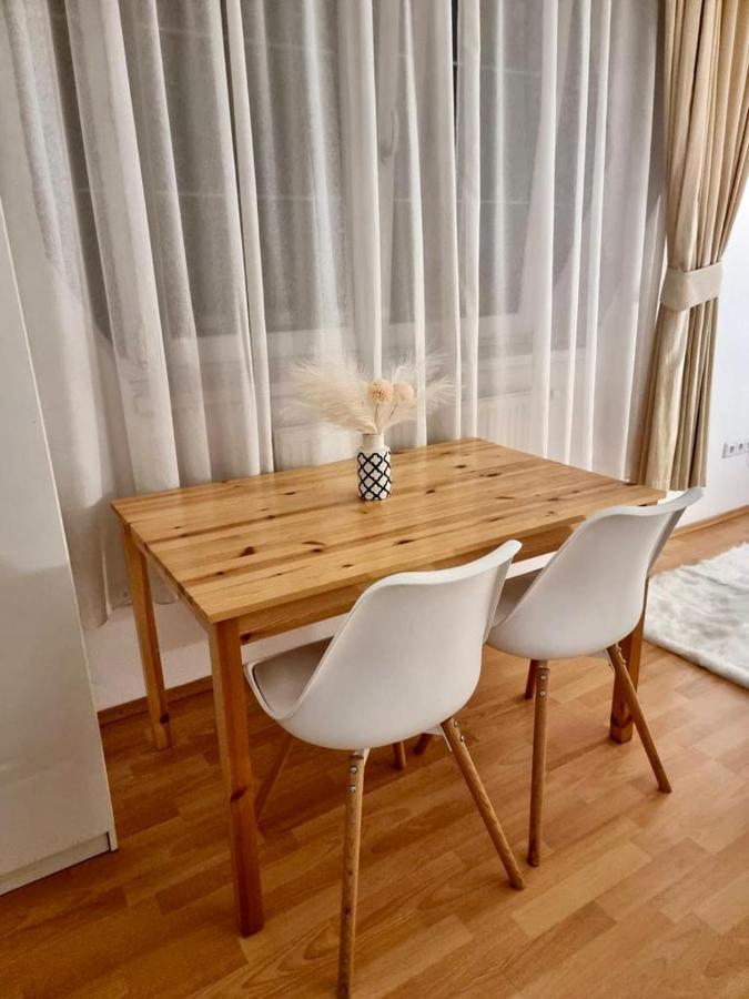 Cozy Apartment Near Hockey & Football Arena Bratislava Buitenkant foto